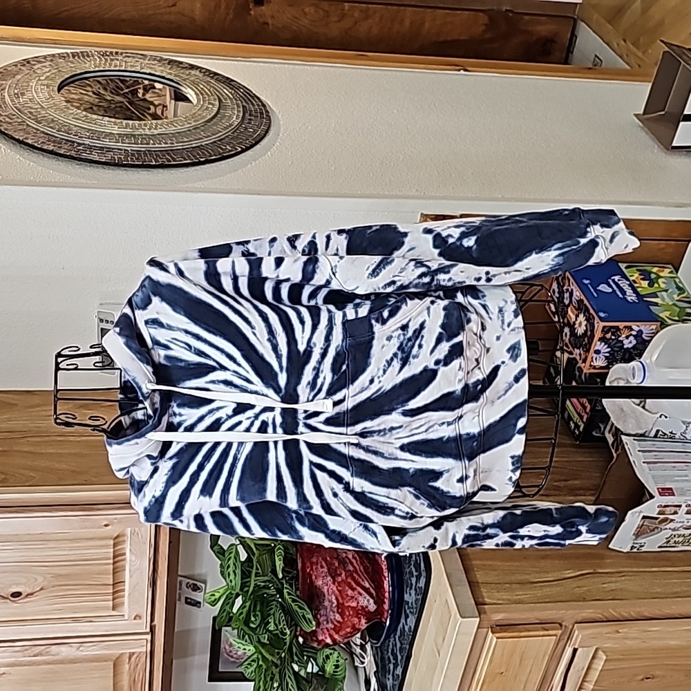 LUCKY BRAND TIE-DYED SWEAT SHIRT RELAXED FIT SIZE XS FITS LIKE SM TO MED - Picture 5 of 6